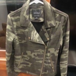 Sanctuary Camo zipper blazer